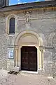 La porte latérale sud de l’église Saint-Aubin.