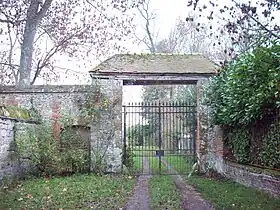 Porterie de l'ancienne abbaye de Bellozanne.