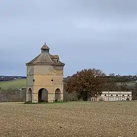 Pigeonnier du château de Las Néous.