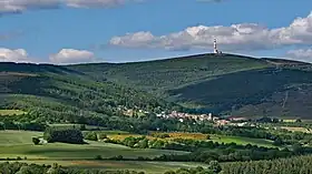 Vue du pic de Nore avec Pradelles-Cabardès à ses pieds.