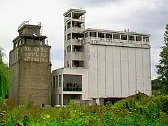 Les Grands Moulins de Presles, désaffectés mais en cours de travaux.