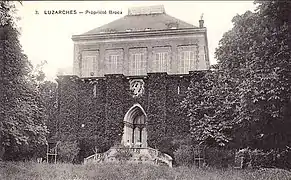 Cette demeure a été construite au milieu du XIXe siècle sur la base du donjon du château d'en-haut, arasé à 11 m. Entre 1872 et 1880, ce fut la résidence secondaire du célèbre anthropologue Paul Broca.