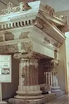 Propylée ionique, vers 280 av. J.-C.