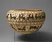 Dinos. Transitionnel à figures noires, v. 630-615. D. 30,5 cm. Metropolitan Museum of Art