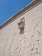 Gargouille à tête de lion.