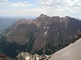 Vue du pic Pyramid depuis le pic Maroon.
