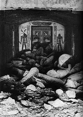 La tombe de Khâemouaset au moment de sa découverte en 1903.