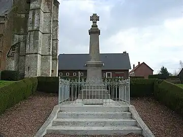Le monument aux morts de Quœux.