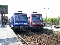 Deux rames Z 20500 au départ, en direction de Melun (voie&nbsp;A) et en direction de Villiers-le-Bel (voie&nbsp;B).