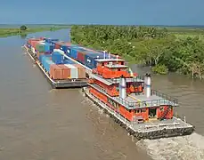 Navigation dans le canal en 2020.