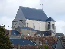 Vue de l'abbatiale Saint-Guinefort de Saint-Satur.
