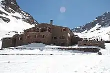 Refuges au pied de l’Ikhibi sud.