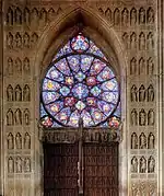 Revers du portail centralde la façade ouest.