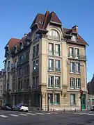 Au n°23 immeuble de René Lhomme.