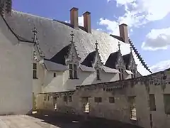 Le Grand Logis vu du chemin de ronde.