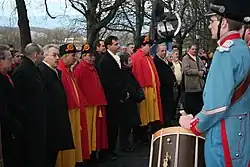 Trois huissiers du canton de Genève (autour du conseiller d'État Charles Beer).