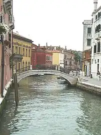 Ponte Rosso reliant le fondamenta Rossa  au fondamenta dei Cereri