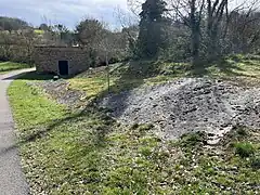 Roche de Saint-Georges et lavoir.