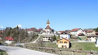 Panorama du village depuis le pont sur le Doubs.