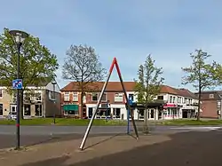 Roden, vue dans la rue: de Kanaalstraat-Julianaplein