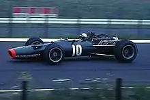 Photographie couleur de Pedro Rodríguez dans sa BRM lors des essais du Grand Prix d'Allemagne 1968 au Nürburgring