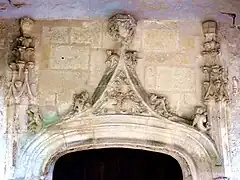 Archivolte du portail de l'église.