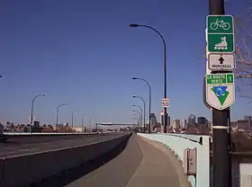 À l'entrée de Montréal