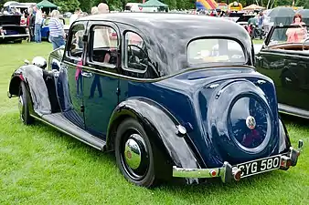 Rover 10 P2 6-light saloon
