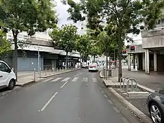La rue en août 2022.