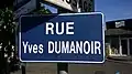Plaque de la rue Yves-Dumanoir à Saint-Cast-le-Guildo (Côtes-d'Armor).