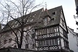 L'ancien no 7, déplacé dans la rue du Maroquin.