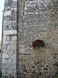 Différents types d'appareils dans les murs.