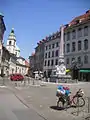 La place de Mestni Trg dont la fontaine du sculpteur italien Francesco Robba est inspirée de celle de la Piazza Navona de Rome et la cathédrale Saint-Nicolas en arrière-plan.