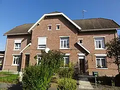 Habitations groupées par quatre.