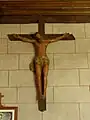 Saint-Aubin-des-Landes : église paroissiale, vue intérieure, Christ du XVIe siècle ornant la costale sud de la nef