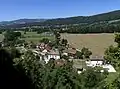 Contrastant avec les hauts sommets de l'est de la Savoie, l'Avant-pays savoyard dévoile lui de longues plaines ou plateaux.