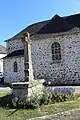 Vieille croix monolithique près de l'église.