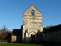 La façade ouest de l'église Saint-Crépin.