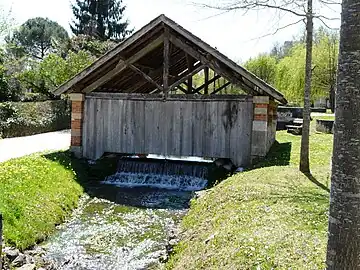 La Chironde au sortir du lavoir de Saint-Geniès