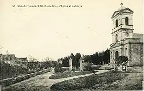 Portail d'entrée et ancienne église