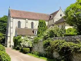 Vue de l'église abbatiale depuis le sud.