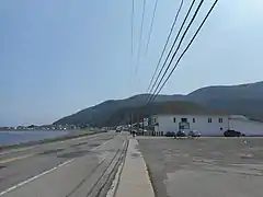 Le centre du village face à l'église en regardant vers l'ouest