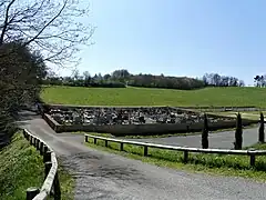 Le cimetière.