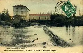 Les chutes de l'Isle et le moulin du bailliage, à la même époque.