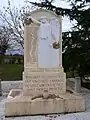 Le monument aux morts près de l'église (mars 2014)
