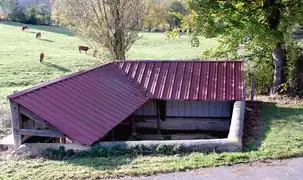 Le lavoir au lieu-dit la Broquette.
