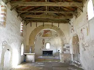 Abside romane, fresques XVe siècle.