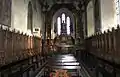Le chœur et les stalles de l'église.