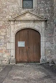 La porte typiquement néo-classique.