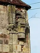 Vestiges d'un chapiteau.